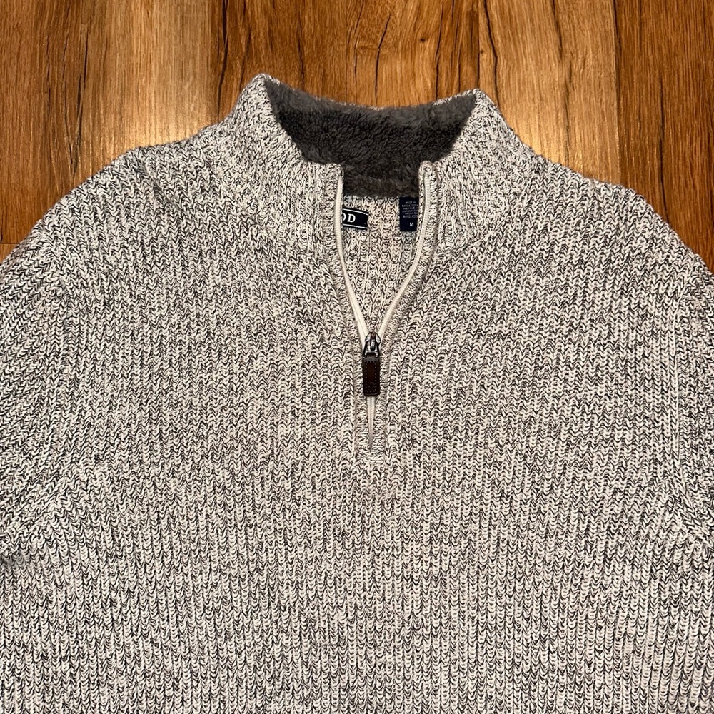 IZOD Pullover - Picture 4 of 6